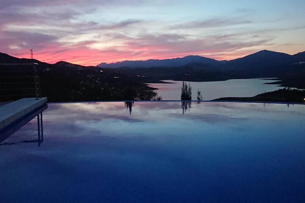 Semesterbostad Adelfas, Piscina Infinity *