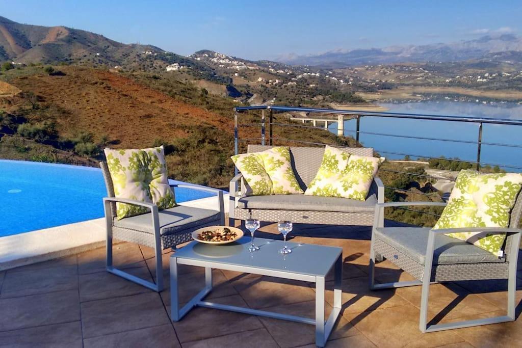 Adelfas, Piscina Infinity Semesterbostad