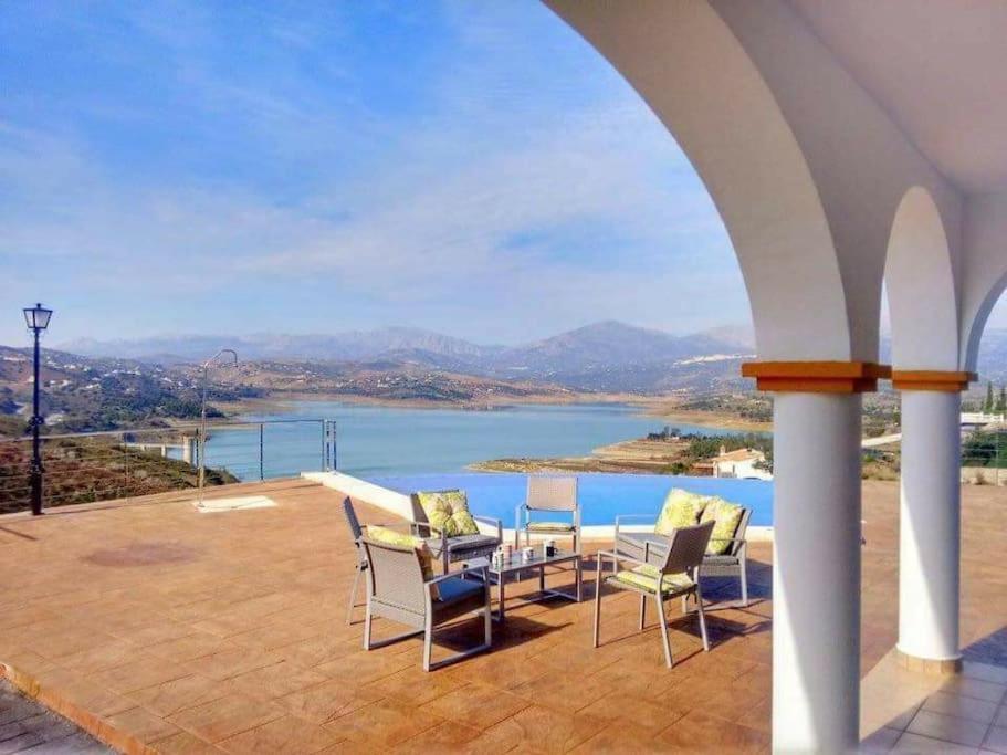 Adelfas, Piscina Infinity Semesterbostad *